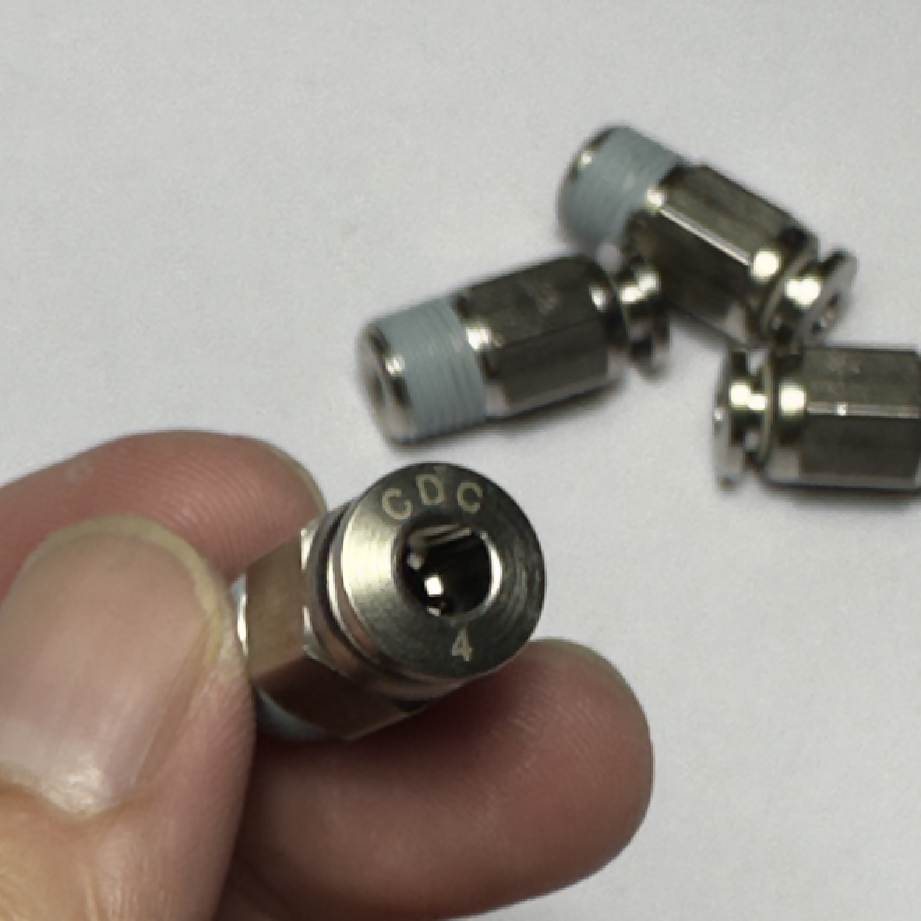 đầu nối nhanh khí nén đồng ren ngoài cdc phi 4 ren ngoài 1/8 inch CDC