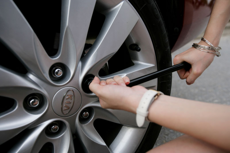 Cố định chân đế động cơ và máy bơm