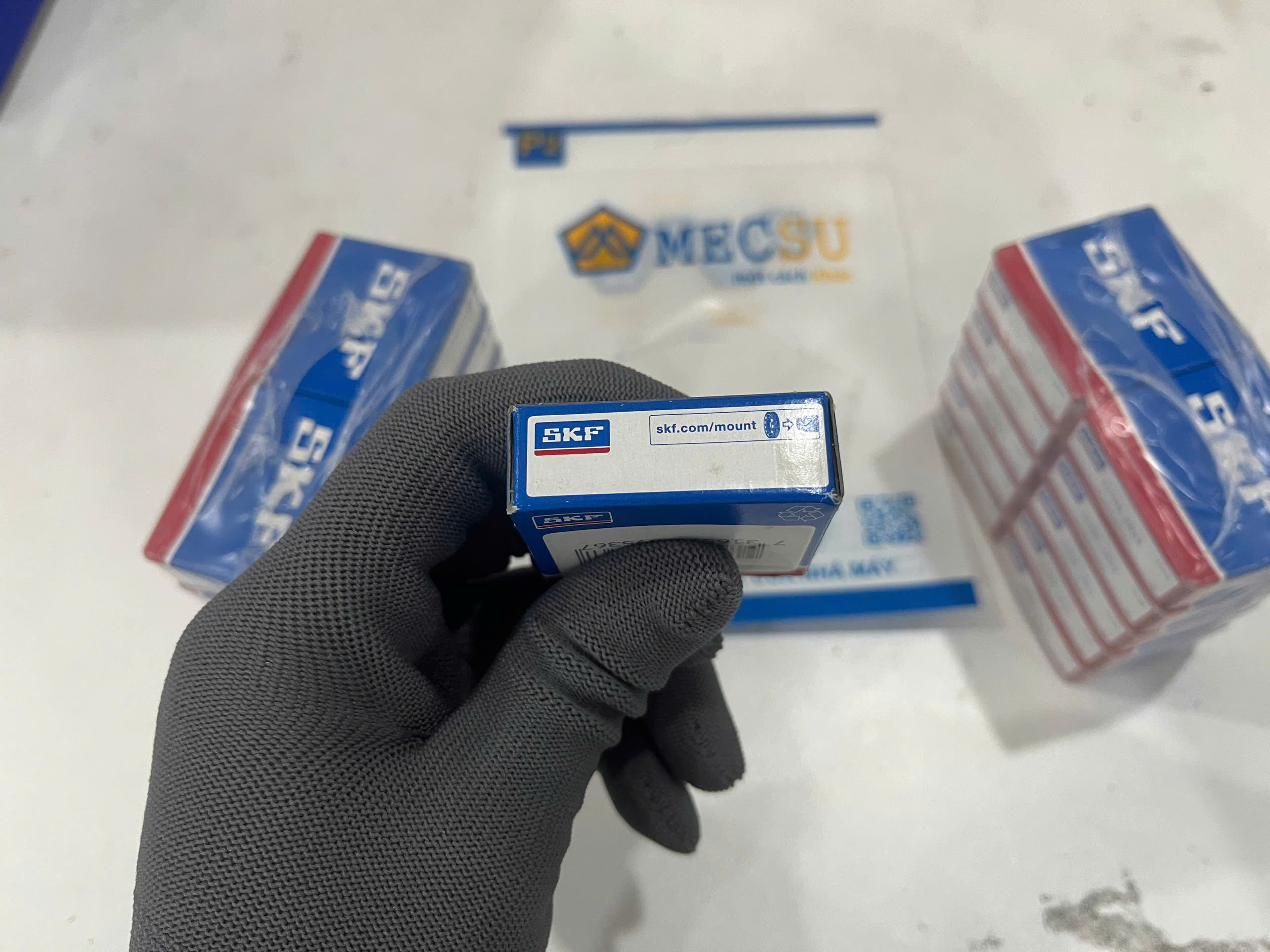 hình ảnh thực tế sắc nét vòng bi bạc đạn SKF 2 nắp chắn cao su được bán tại Mecsu