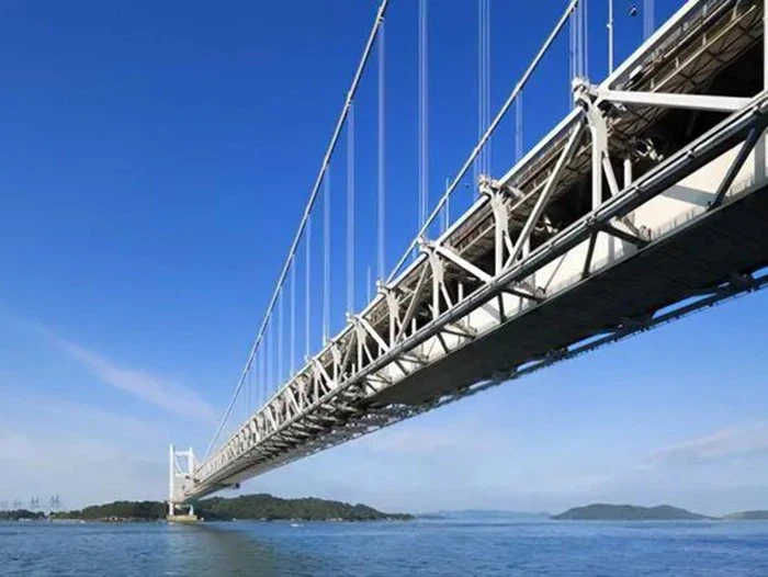 Xây dựng Cơ sở Hạ tầng & Cầu Cảng: Liên kết các dầm thép, bệ đỡ, thanh giằng chịu tải trọng chính của cầu cảng, đê chắn sóng, hoặc các cấu trúc chịu ảnh hưởng của sương muối và độ ẩm.