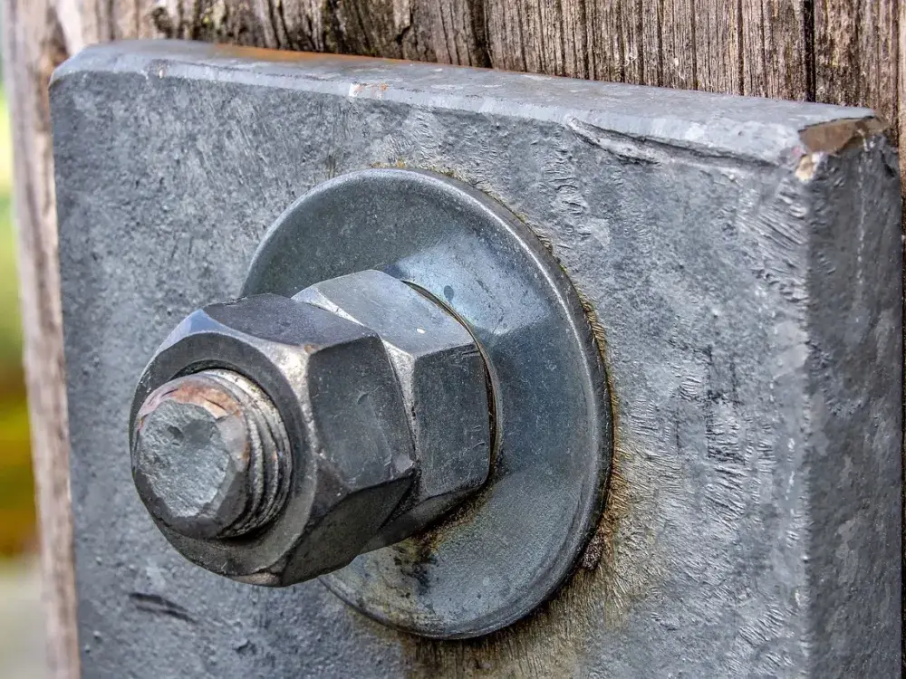 Công trình Kiến trúc Lớn Lộ thiên: Liên kết các điểm chịu tải trọng chính của mái che sân vận động, giàn không gian khổ lớn, nơi cần độ bền kết cấu và khả năng chống gỉ lâu dài.