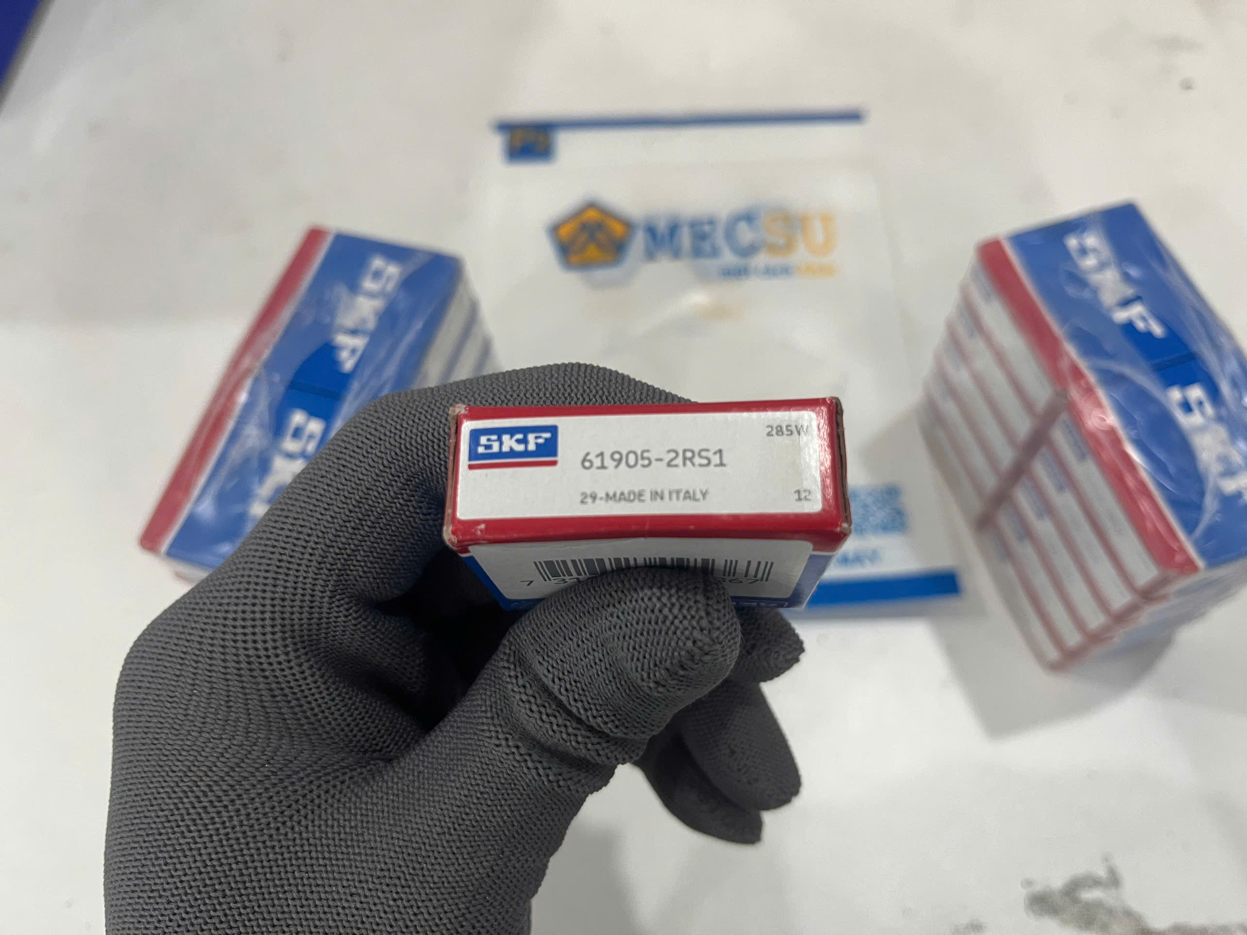 hình ảnh thực tế sắc nét vòng bi bạc đạn SKF 2 nắp chắn cao su được bán tại Mecsu