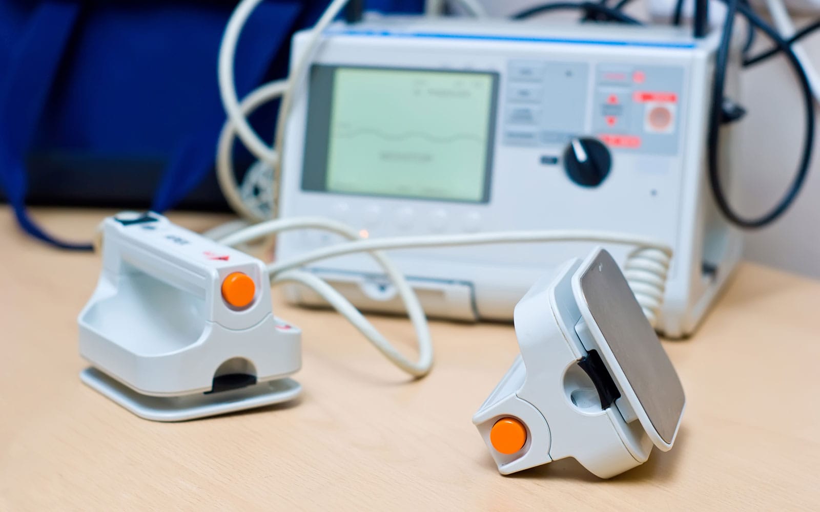 Thiết bị Y tế và Nha khoa: Cố định các chi tiết máy móc, thiết bị đo lường y tế cần độ sạch tuyệt đối và không bị rỉ sét do tiếp xúc với hóa chất nhẹ.