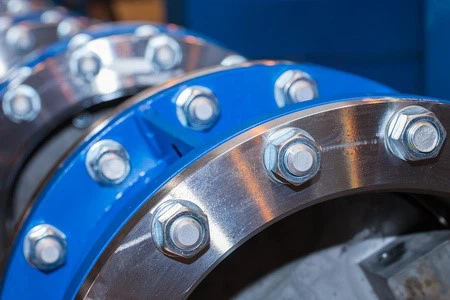 Thiết bị Xử lý Nước và Hóa chất: Lắp ráp các mặt bích, máy bơm công suất lớn, hoặc các bộ phận chịu áp suất trong nhà máy xử lý nước và hóa chất nhẹ.