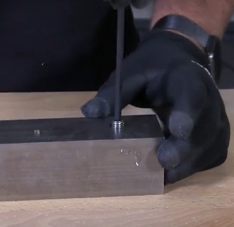  Cách lắp đặt vít trí đuôi nhọn ”