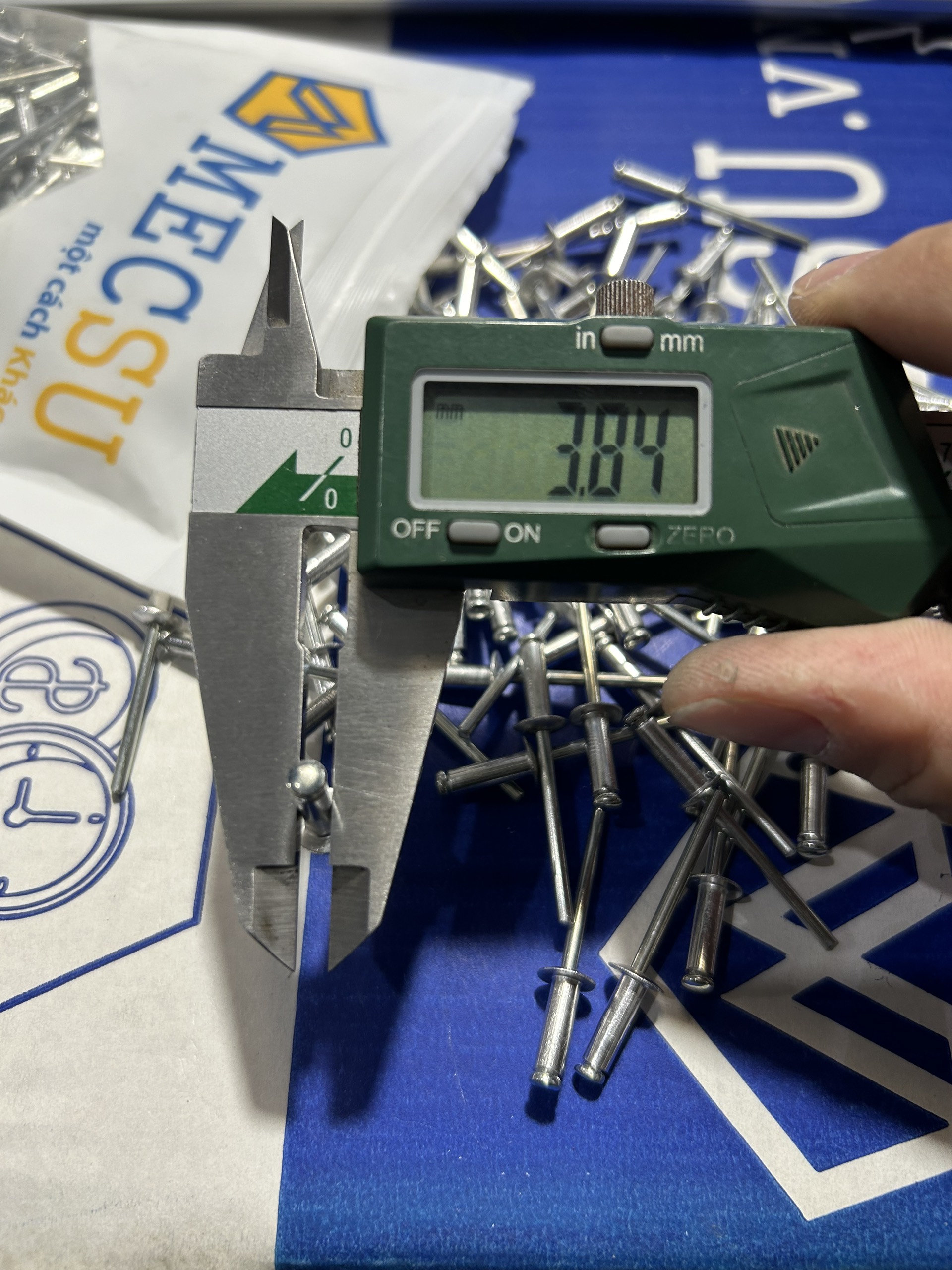 Alternative view of Rivet Nhôm OD4.0x12.7mm (250 Cái)