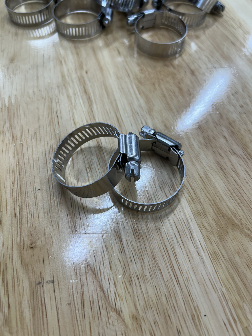 Cổ Dê Vặn Vít Inox 201 Cho Ống Từ 21-38mm