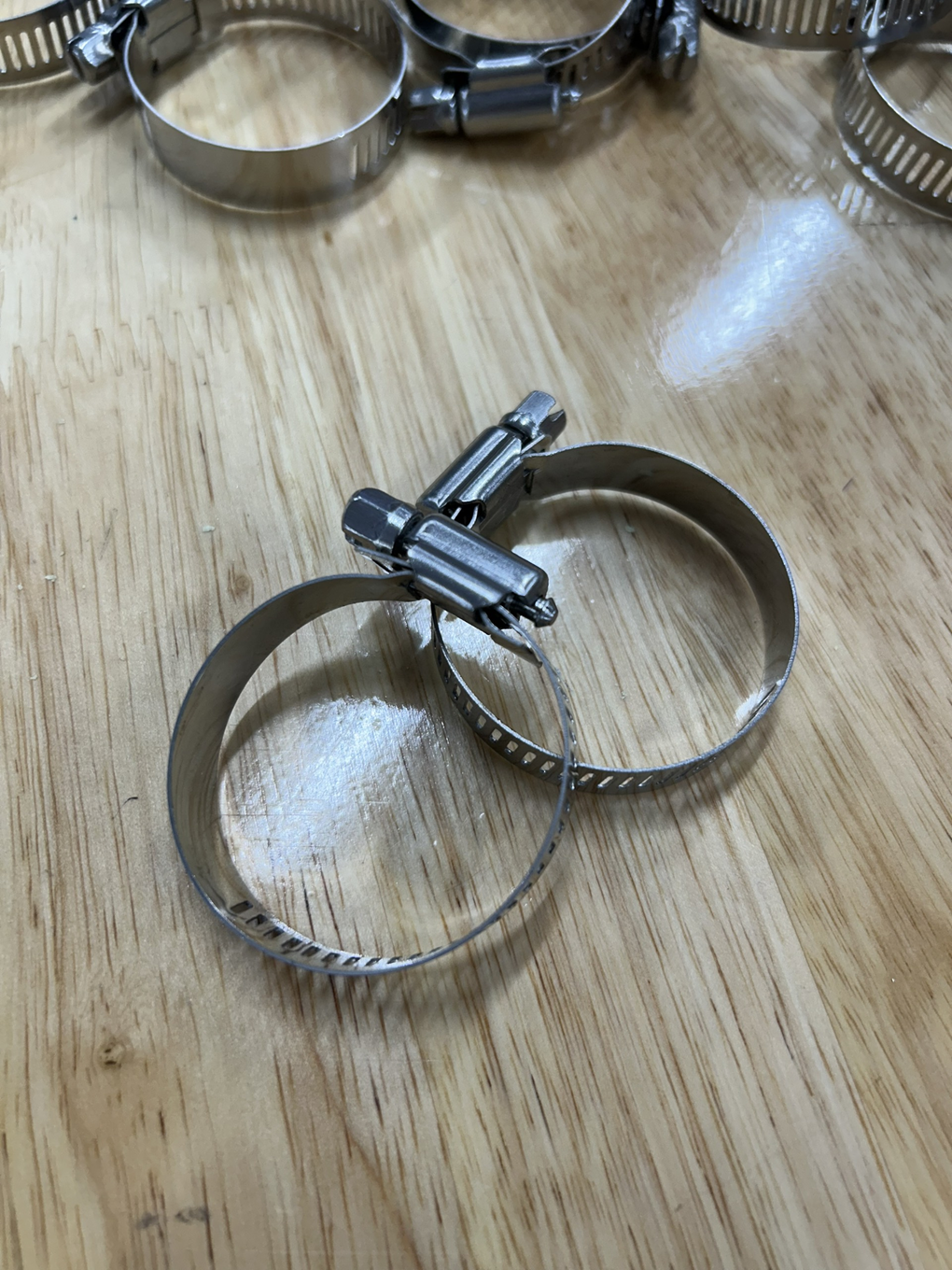 Cổ Dê Vặn Vít Inox 201 Cho Ống Từ 21-44mm