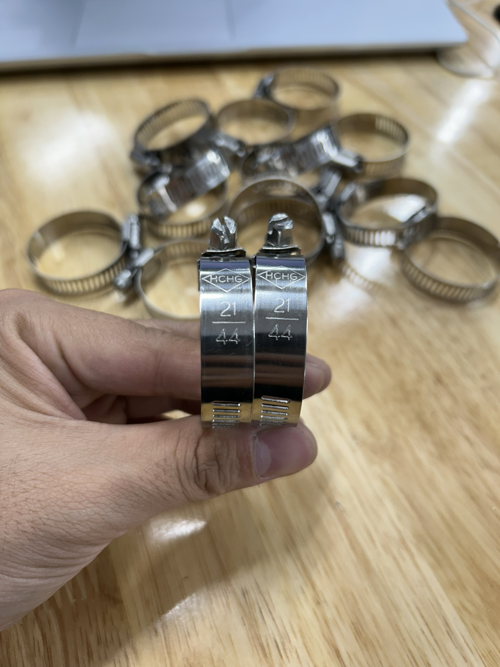 Alternative view of Cổ Dê Vặn Vít Inox 201 Cho Ống Từ 21-44mm