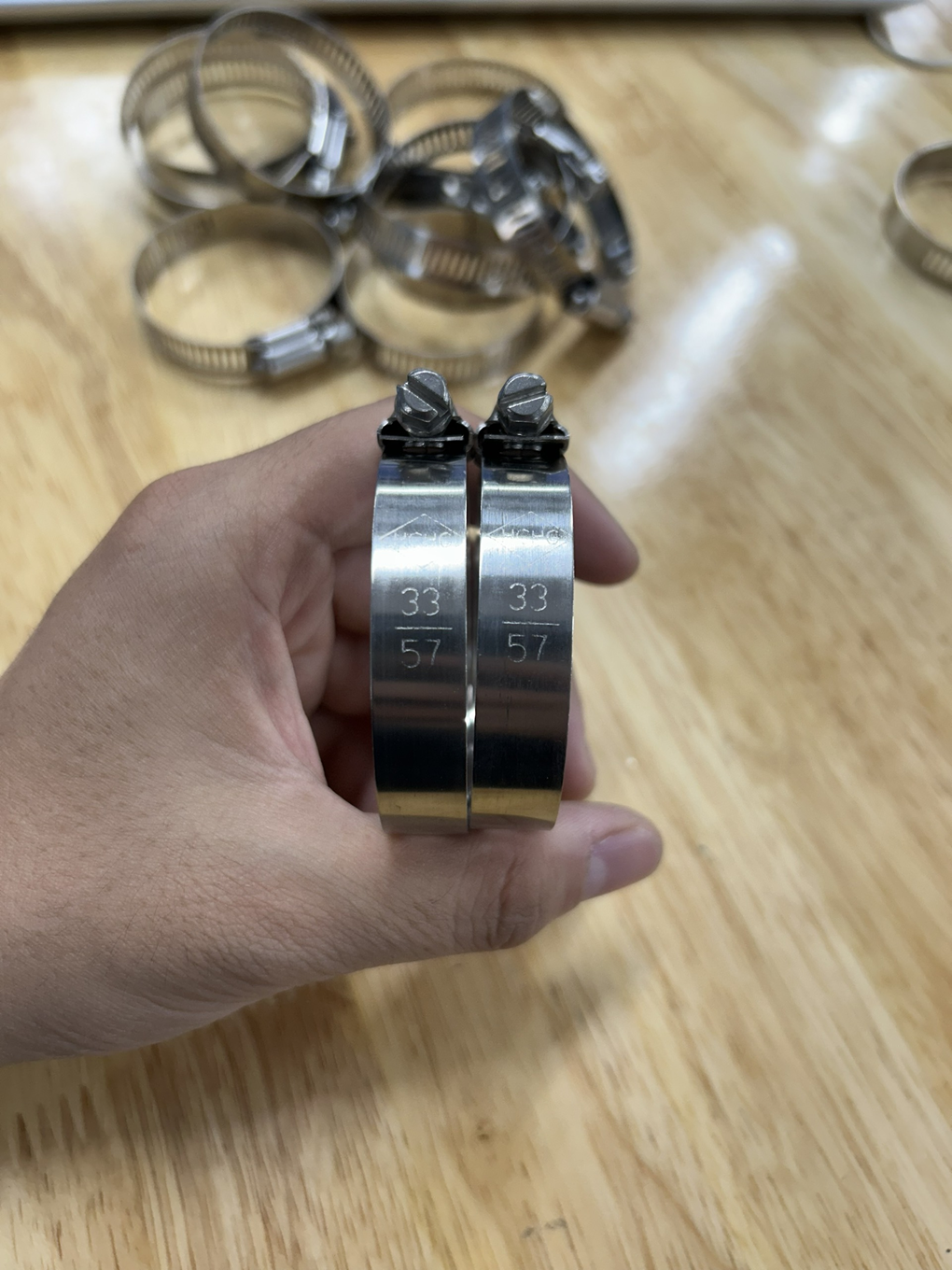 Alternative view of Cổ Dê Vặn Vít Inox 201 Cho Ống Từ 33-57mm