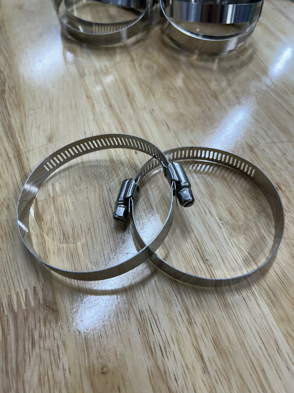 Cổ Dê Vặn Vít Inox 201 Cho Ống Từ 59-82mm