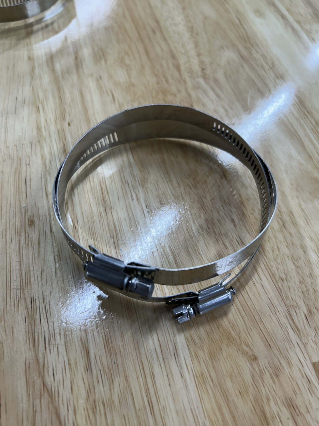 Cổ Dê Vặn Vít Inox 201 Cho Ống Từ 72-95mm