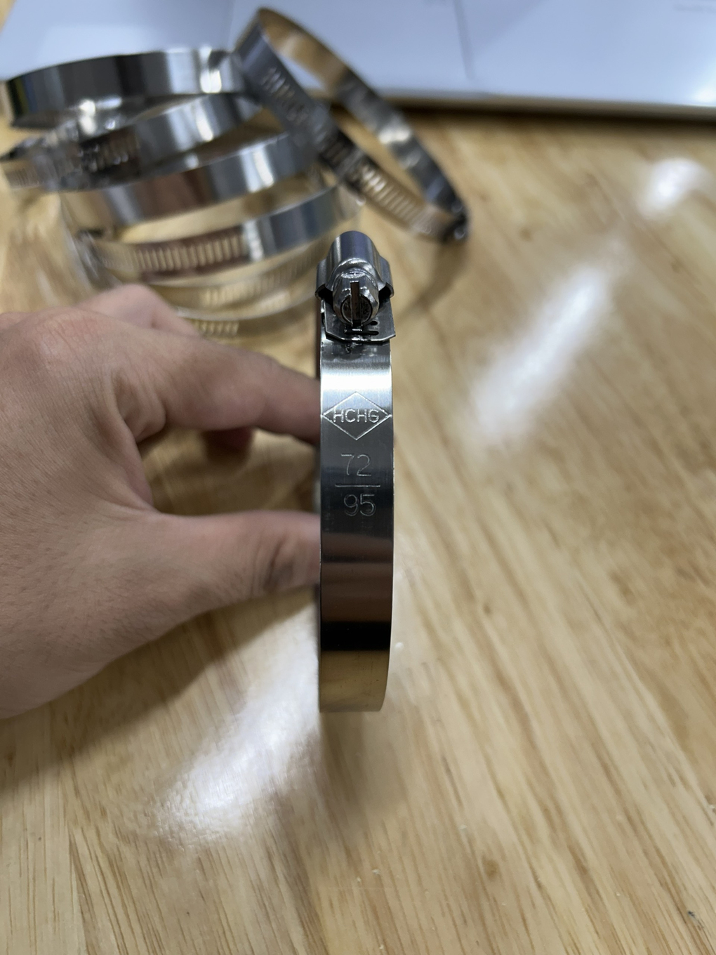 Alternative view of Cổ Dê Vặn Vít Inox 201 Cho Ống Từ 72-95mm