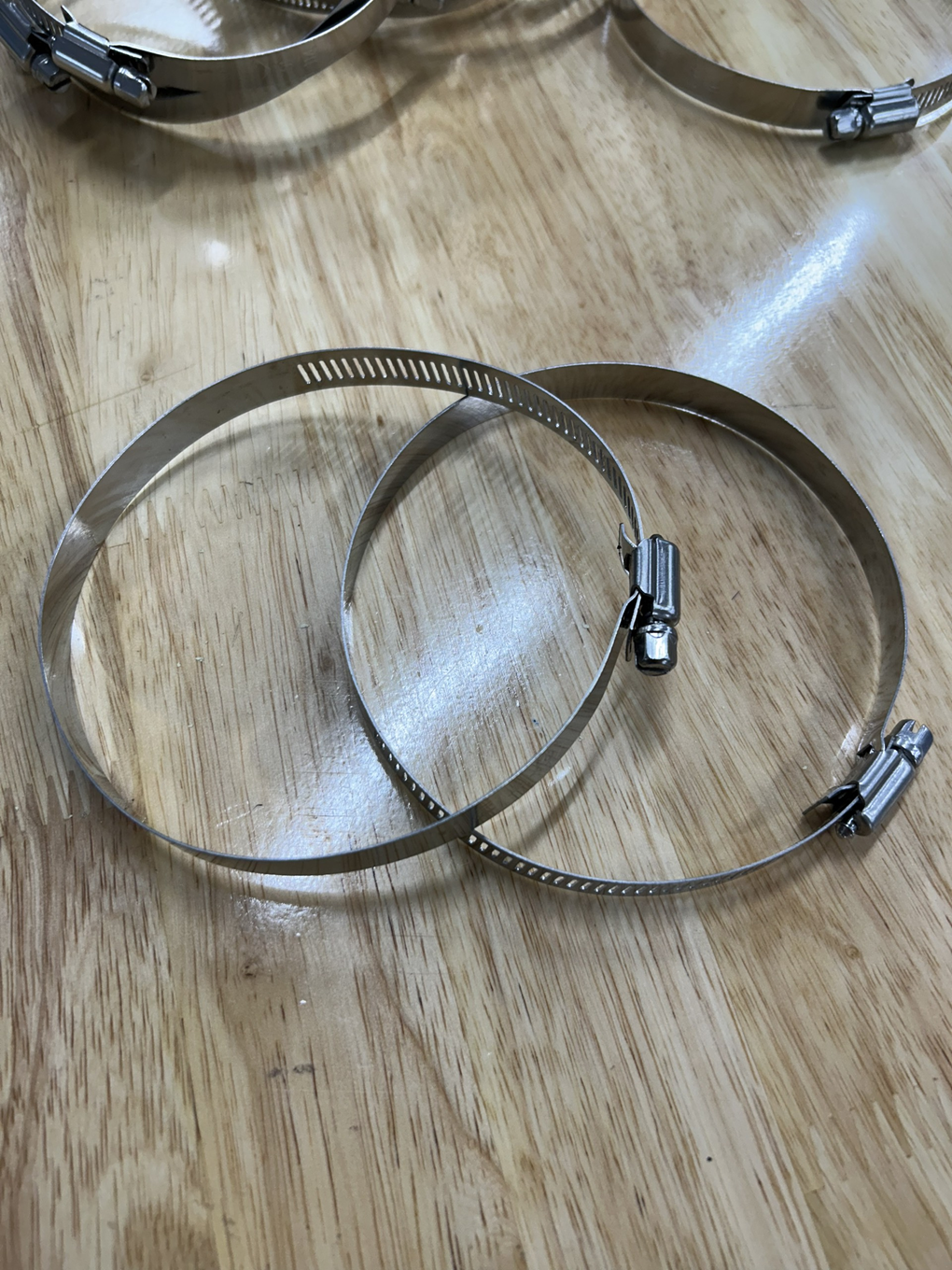 Cổ Dê Vặn Vít Inox 201 Cho Ống Từ 91-114mm