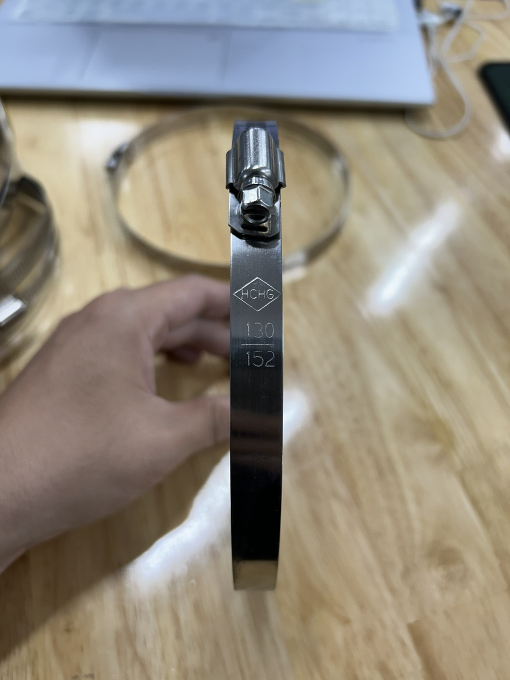 Alternative view of Cổ Dê Vặn Vít Inox 201 Cho Ống Từ 130-152mm