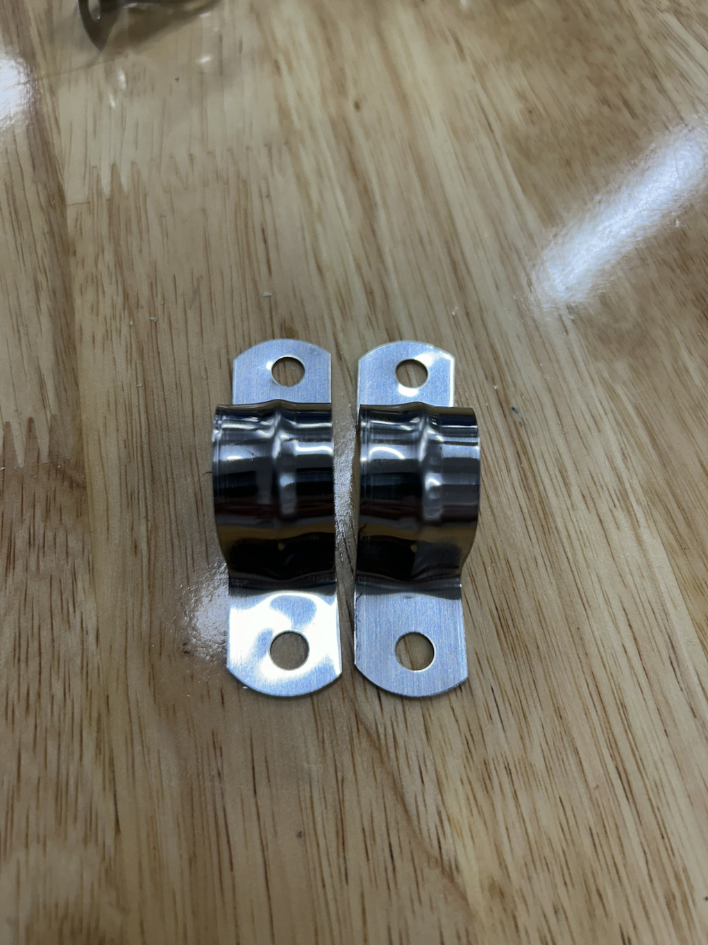 Alternative view of Cùm Omega Inox 304 (DN15) Ø21mm