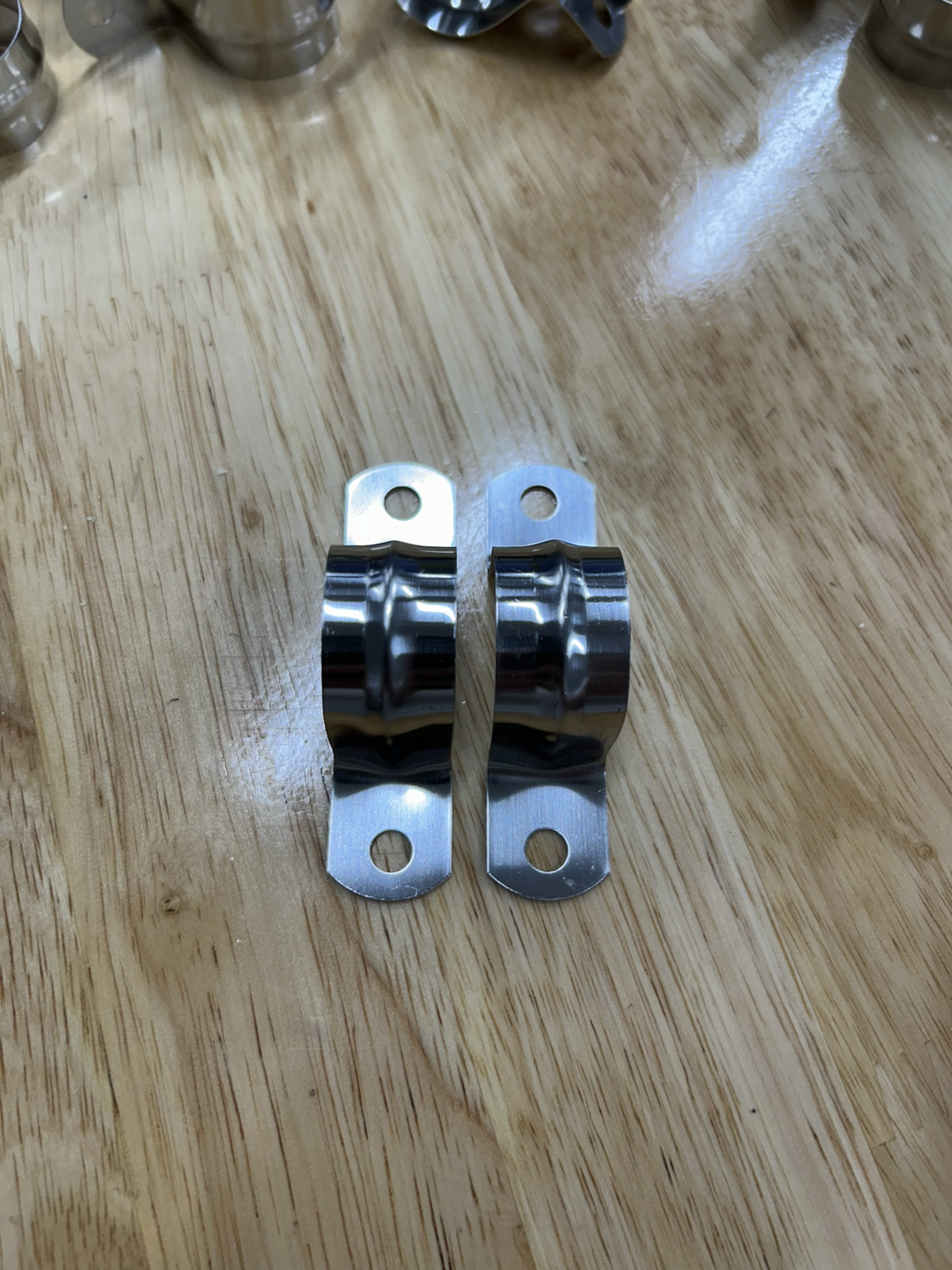 Alternative view of Cùm Omega Inox 304 (DN20) Ø27mm