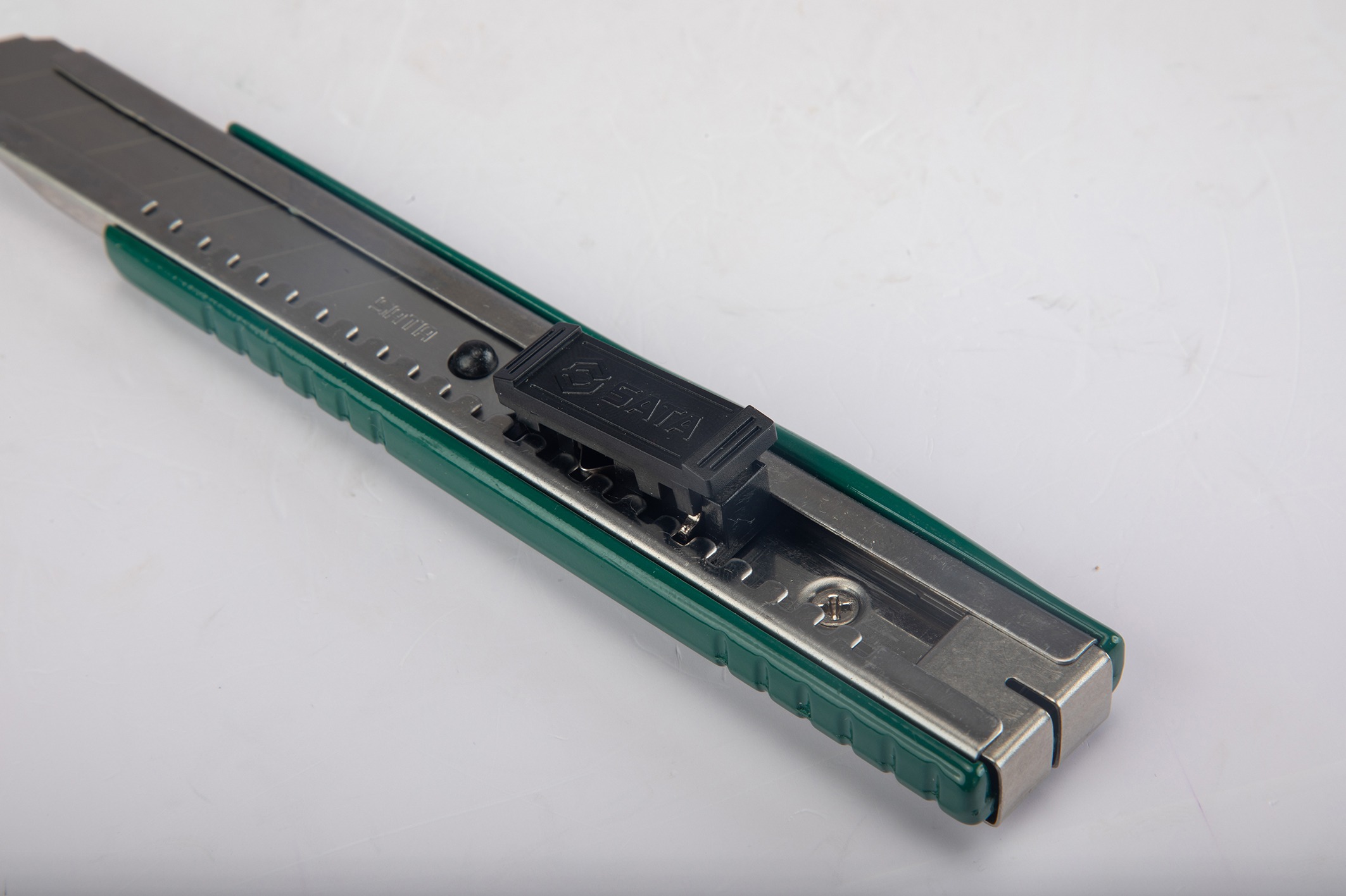 Dao Rọc Giấy Hợp Kim Kẽm 8 mũi 18x100mm Sata 93425A - Ảnh 3