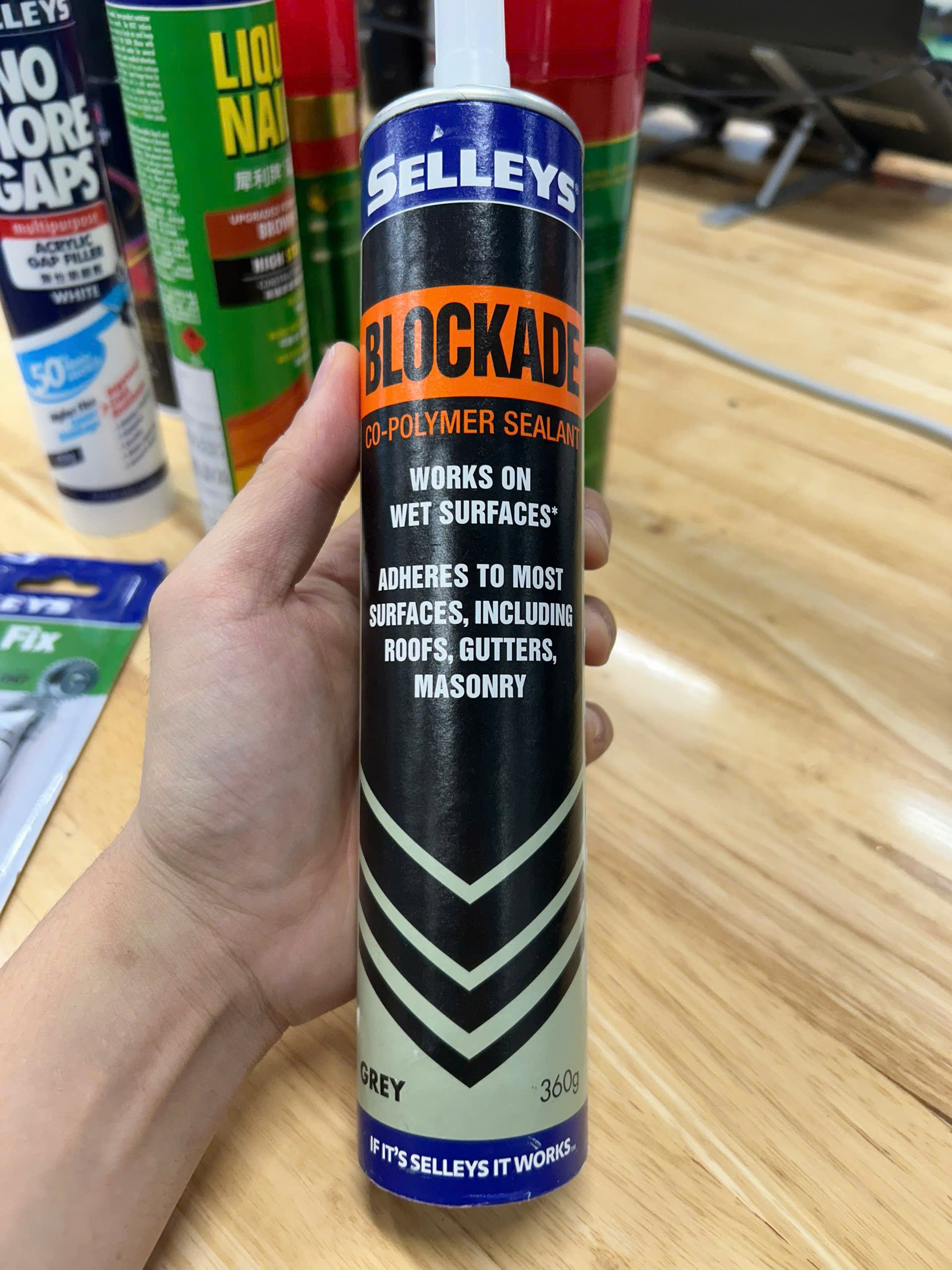 Keo Chống Dột Mái Tôn Selleys Blockade 360g (Thùng 12 Chai)