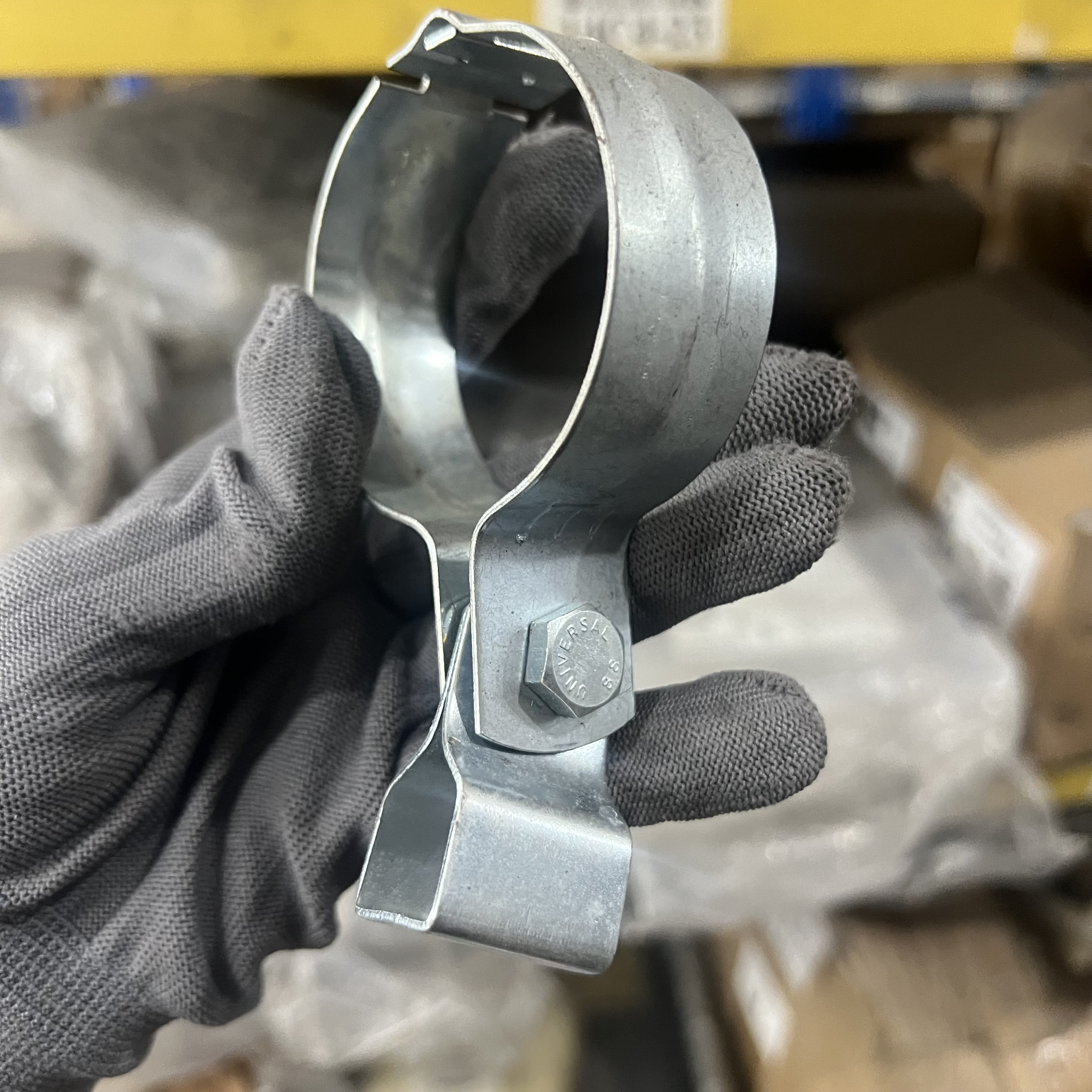 Alternative view of Đai Treo Ống Hai Mảnh Thép Mạ Kẽm (DN50) Ø60mm