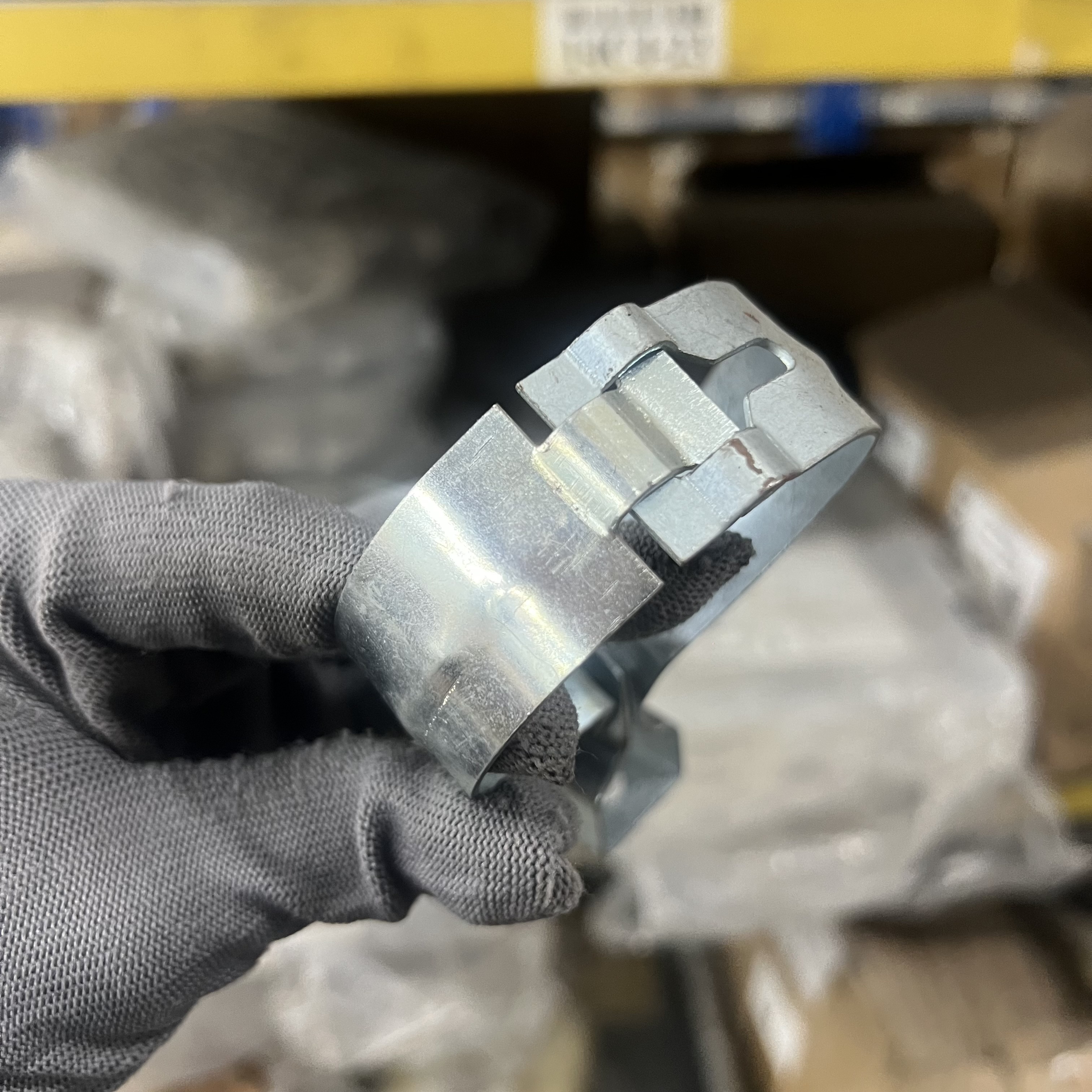 Đai Treo Ống Hai Mảnh Thép Mạ Kẽm (DN50) Ø60mm - Ảnh 3