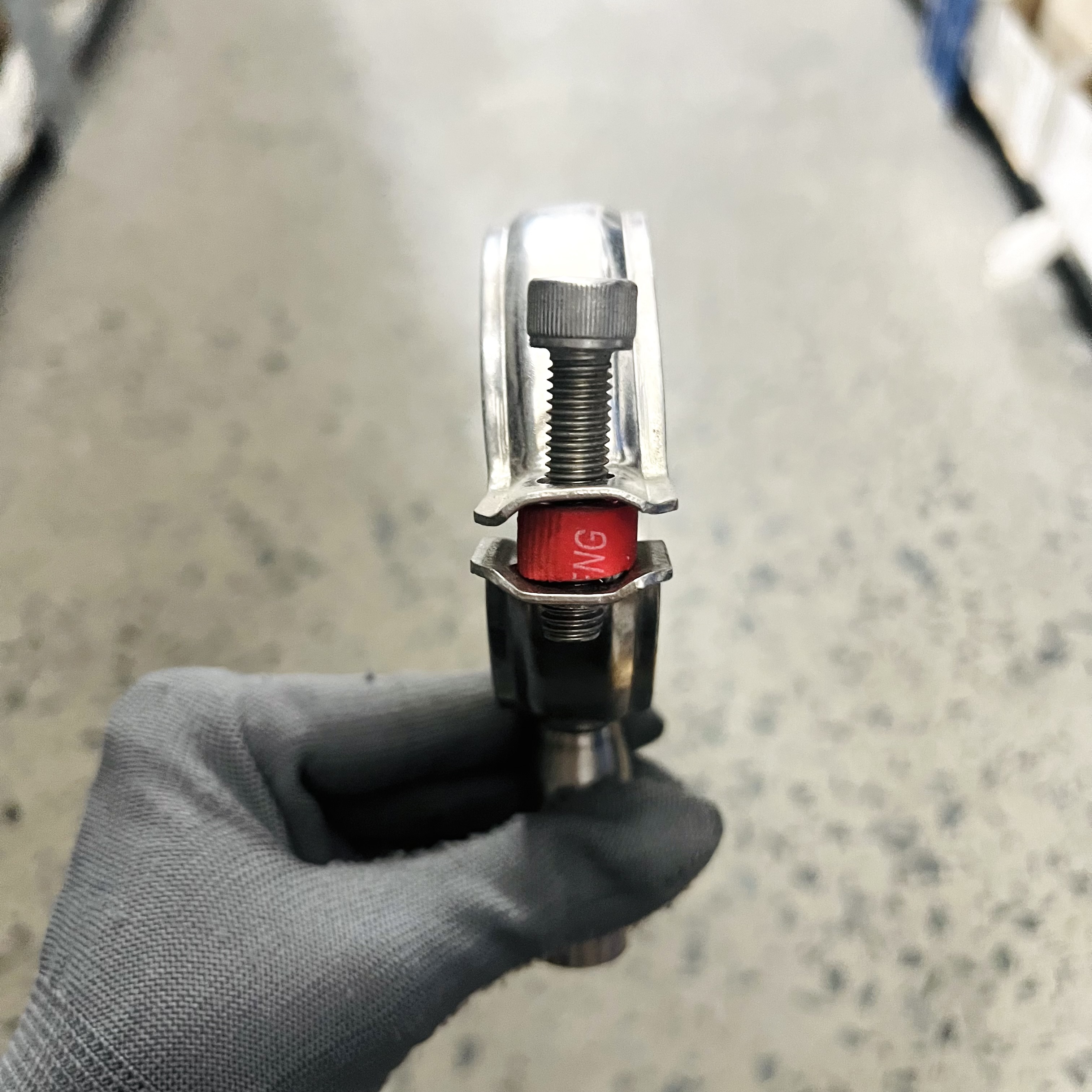 Đai Kẹp Ống Có Chân Hàn Inox 304 3.1/2Inch - Ảnh 2