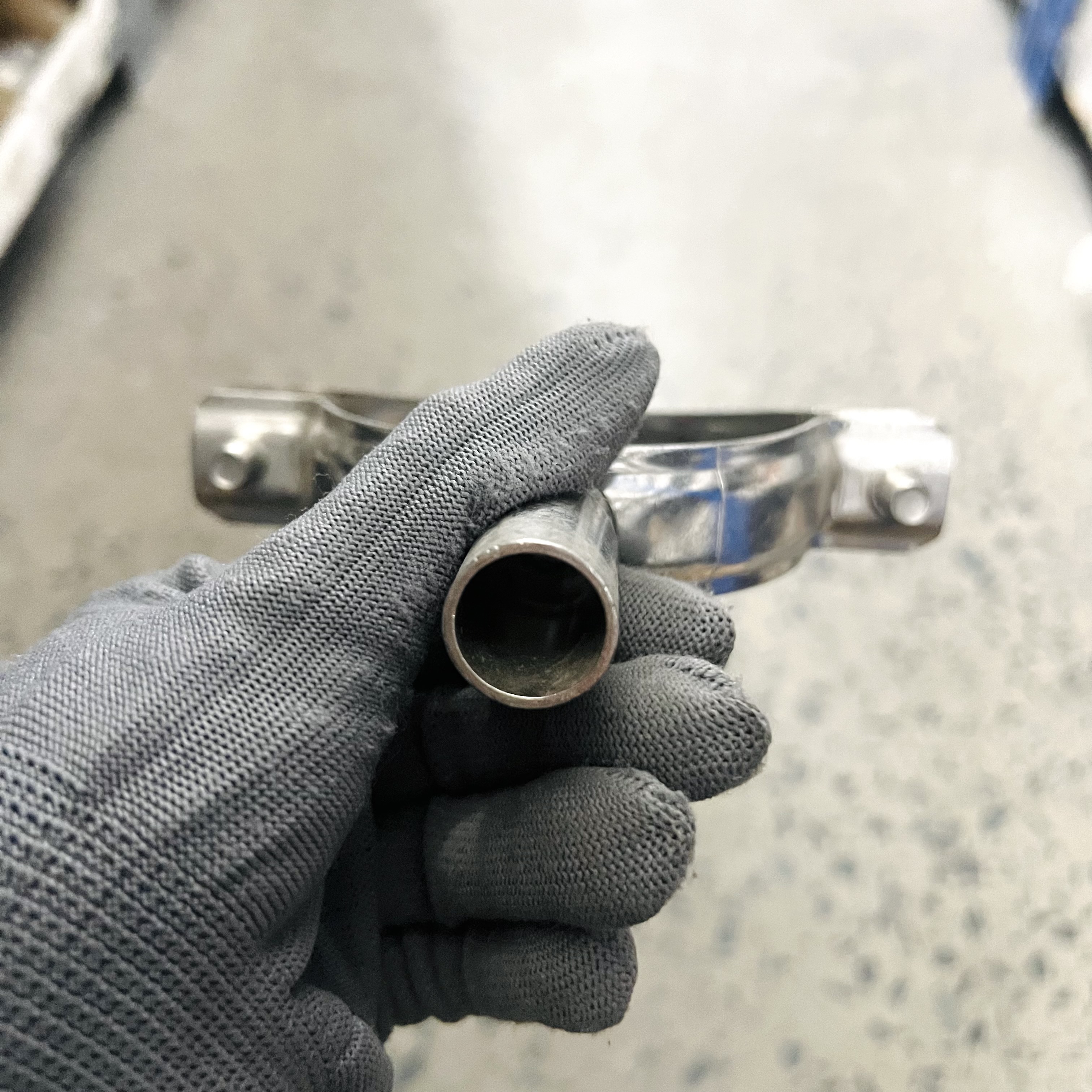 Đai Kẹp Ống Có Chân Hàn Inox 304 3.1/2Inch - Ảnh 4