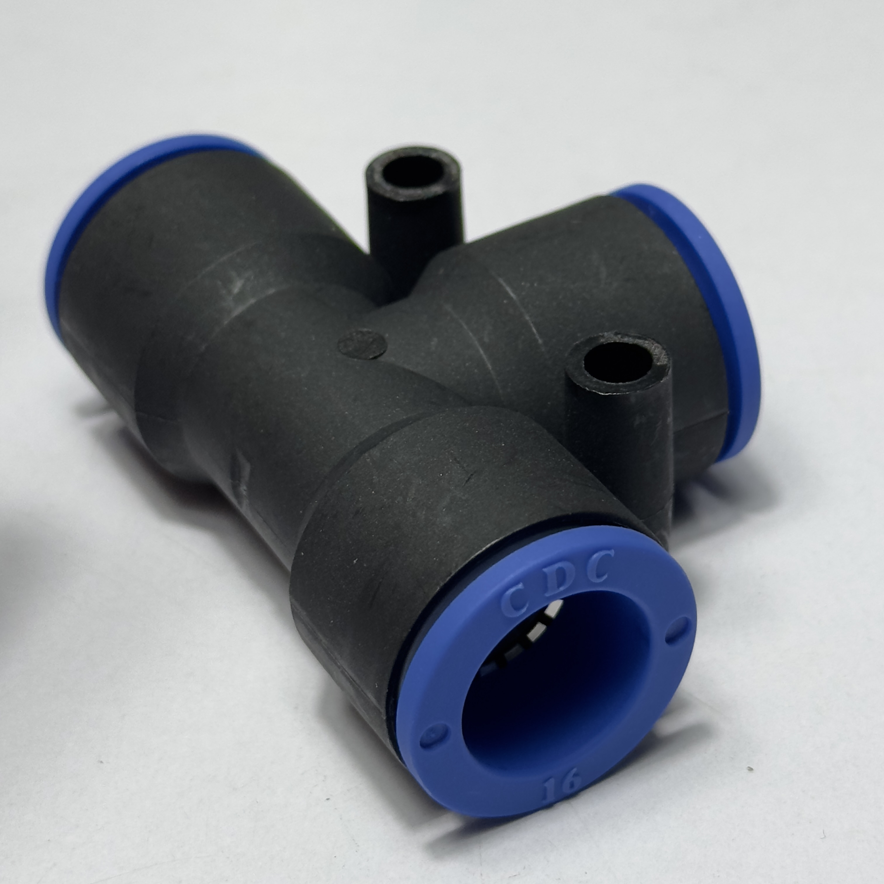 Alternative view of Đầu Nối Nhanh Chữ T Phi 16 Đen CDC MPUT 16 Rẻ Nhất