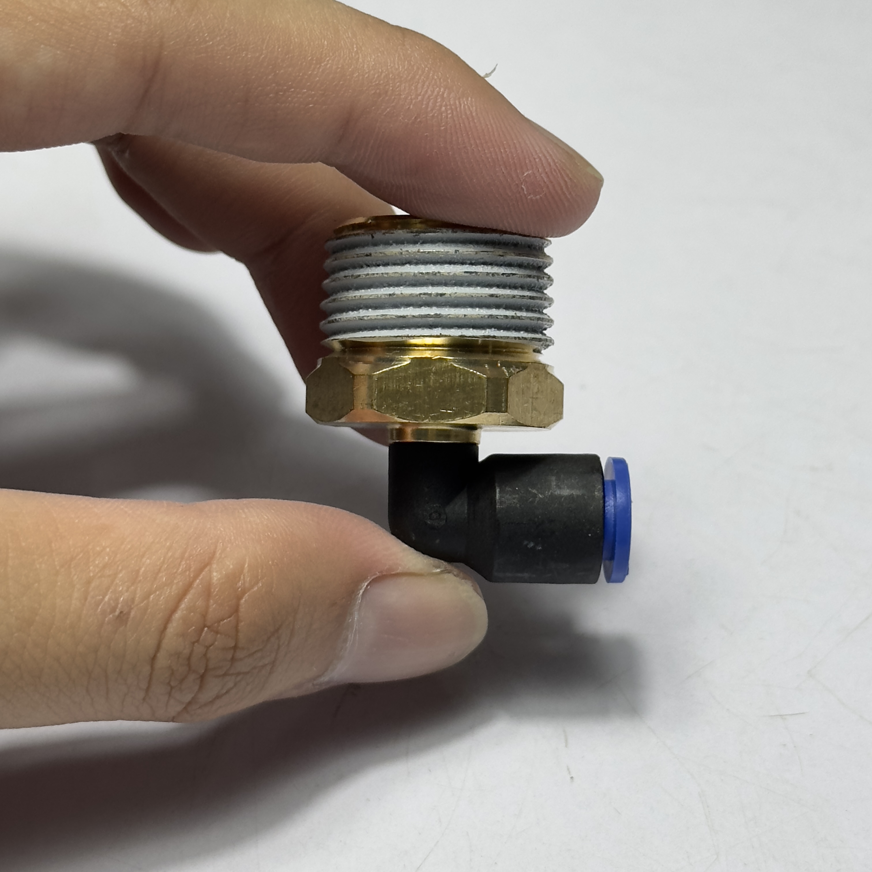 Alternative view of Đầu Nối Nhanh Cong Phi 6 Ren 1/2 CDC MPL 0604 Bền 2025