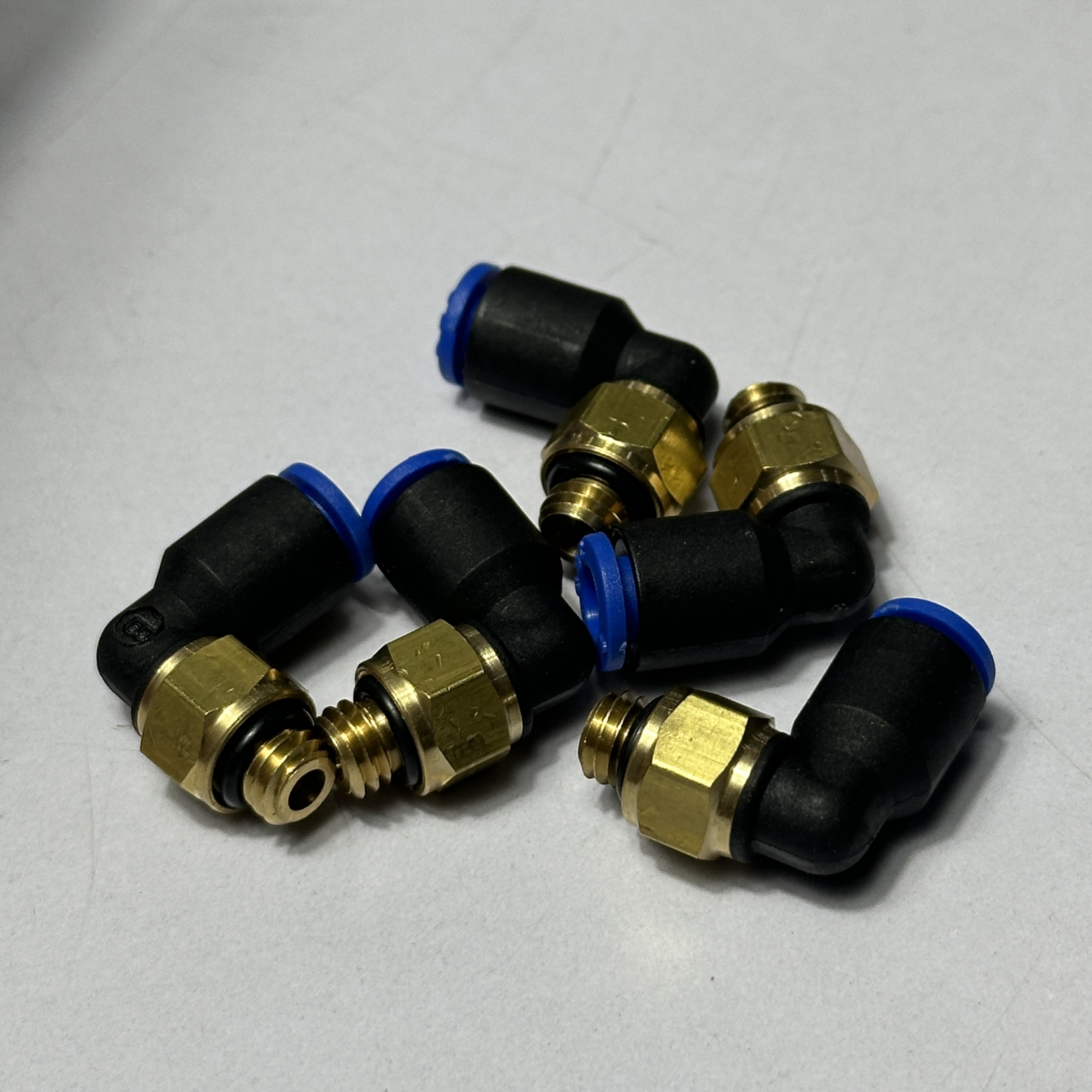 Alternative view of Đầu Nối Nhanh Cong Phi 4 Ren M6 CDC MPL 04M6 Rẻ Nhất