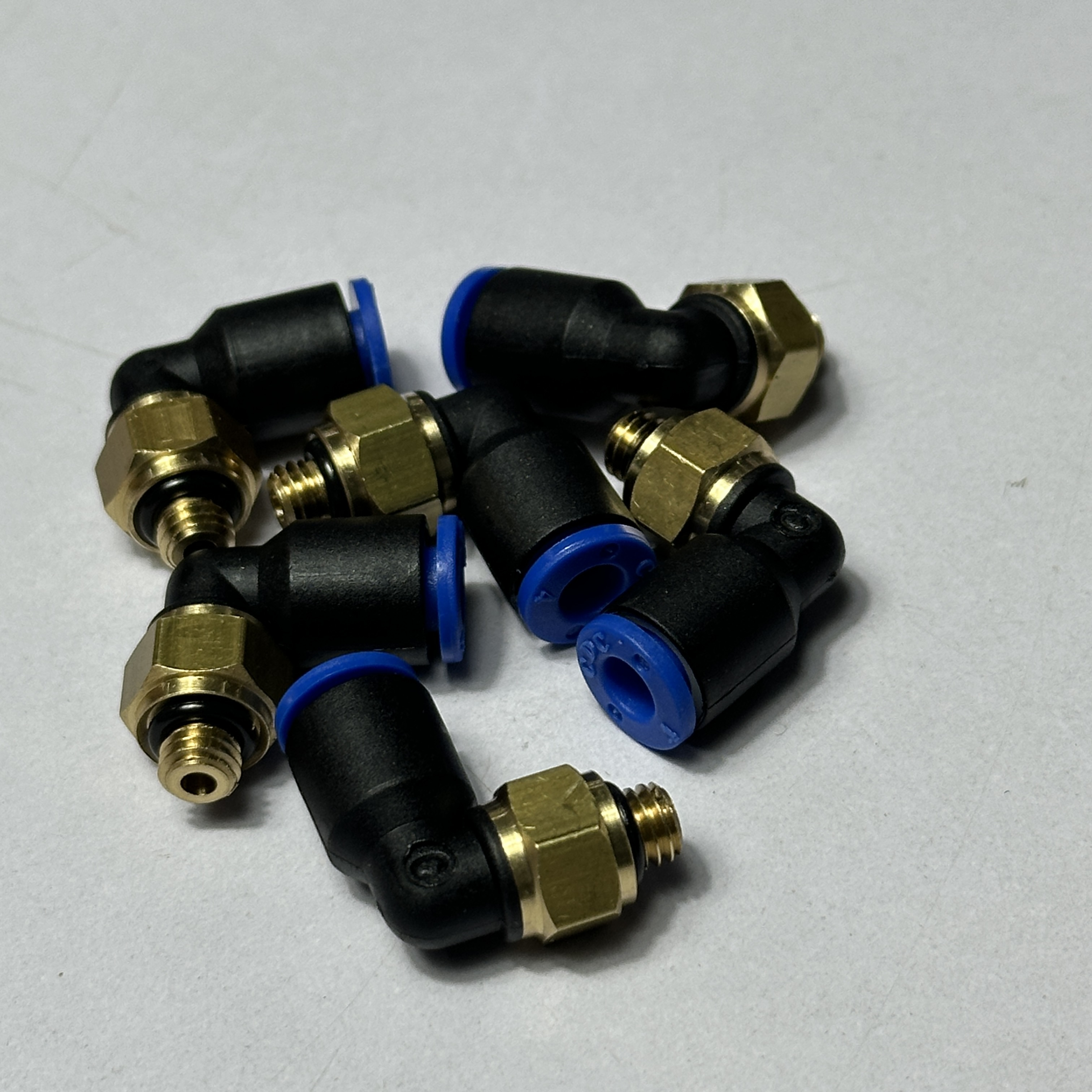 Alternative view of Đầu Nối Nhanh Cong Phi 4 Ren M5 CDC MPL 04M5 Giá Tốt