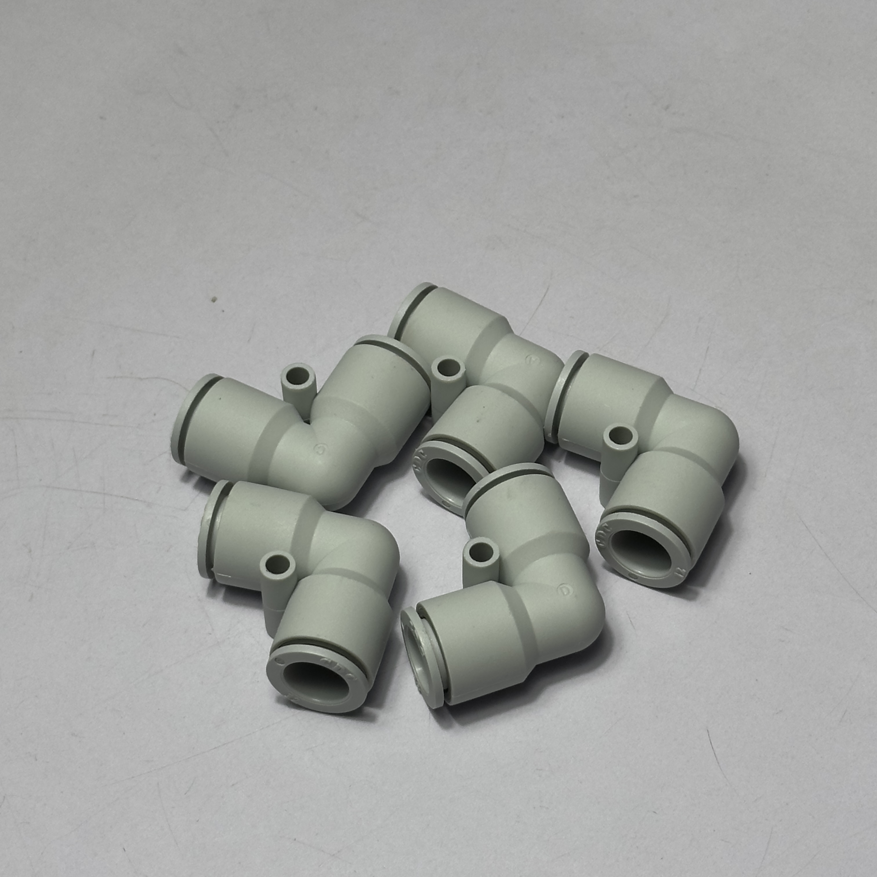 Alternative view of Đầu Nối Nhanh Cong Phi 12 Trắng CDC MPUL 12-W Giá Rẻ