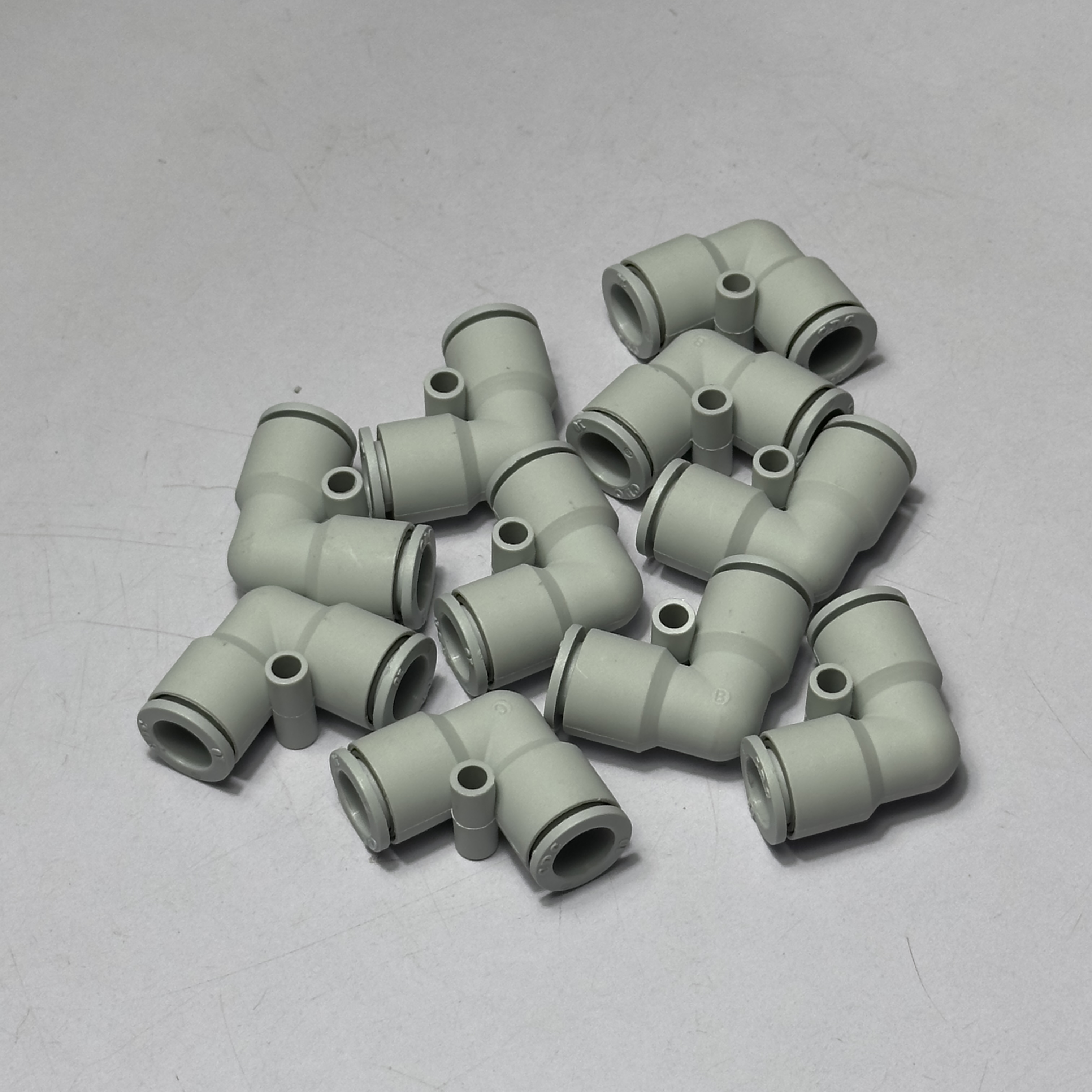 Alternative view of Đầu Nối Nhanh Cong Phi 10 Trắng CDC MPUL 10-W Rẻ Nhất