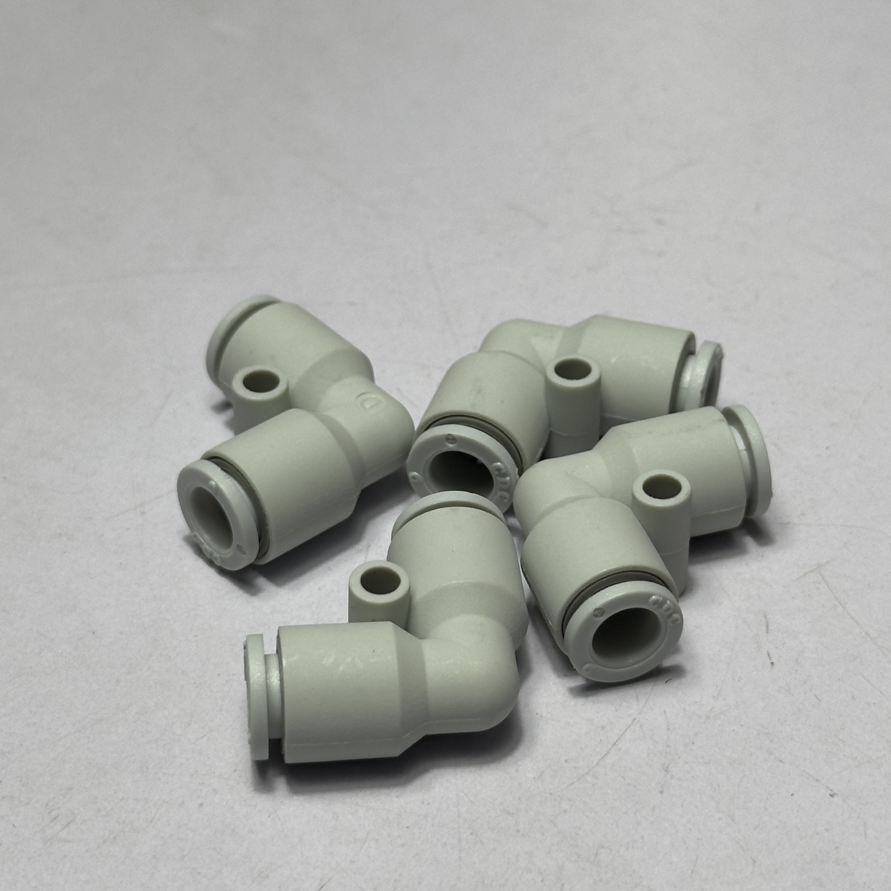 Alternative view of Đầu Nối Nhanh Cong Phi 6 Trắng CDC MPUL 06-W Giá Rẻ