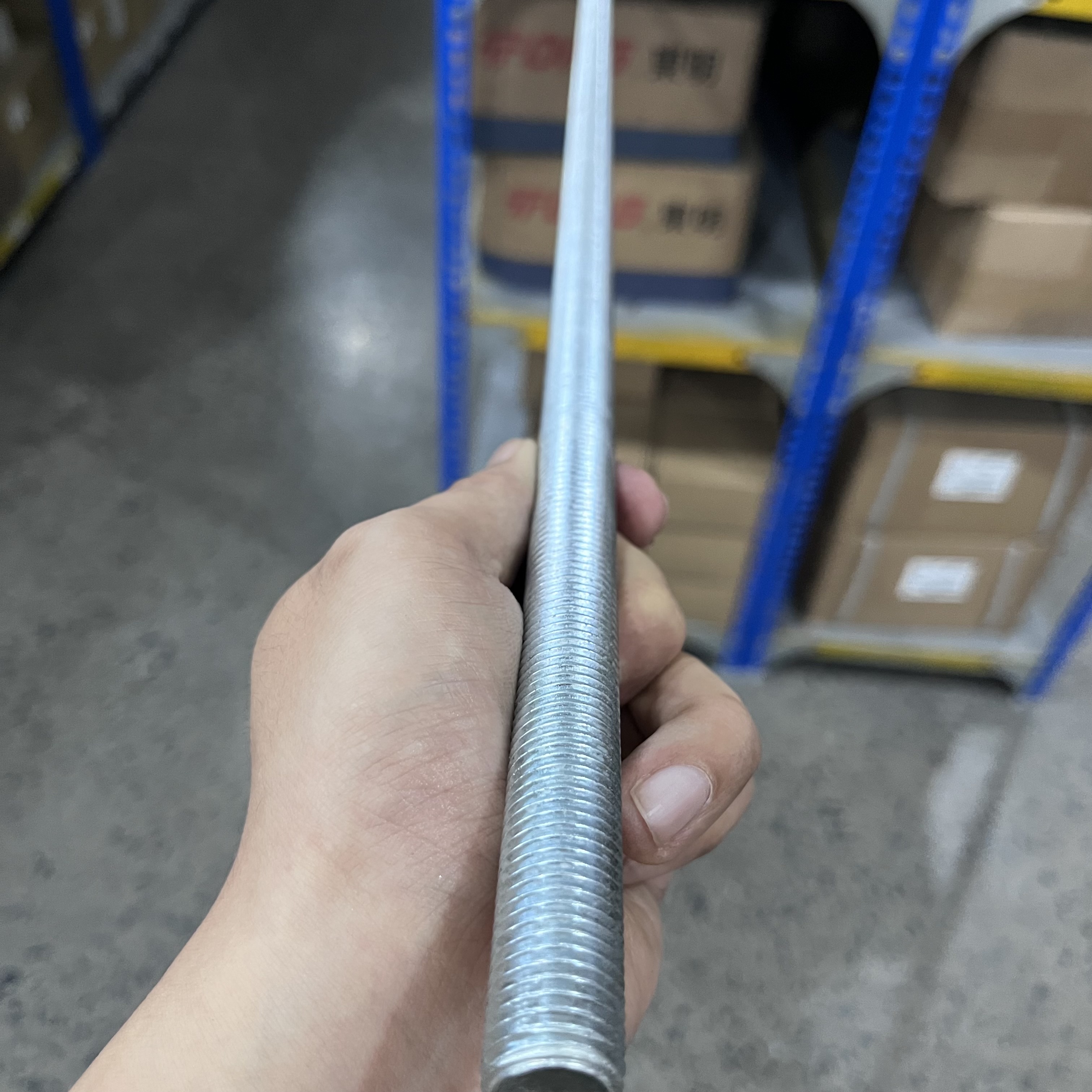 Alternative view of Ty Ren Thép Mạ Kẽm 8.8 M10x1000