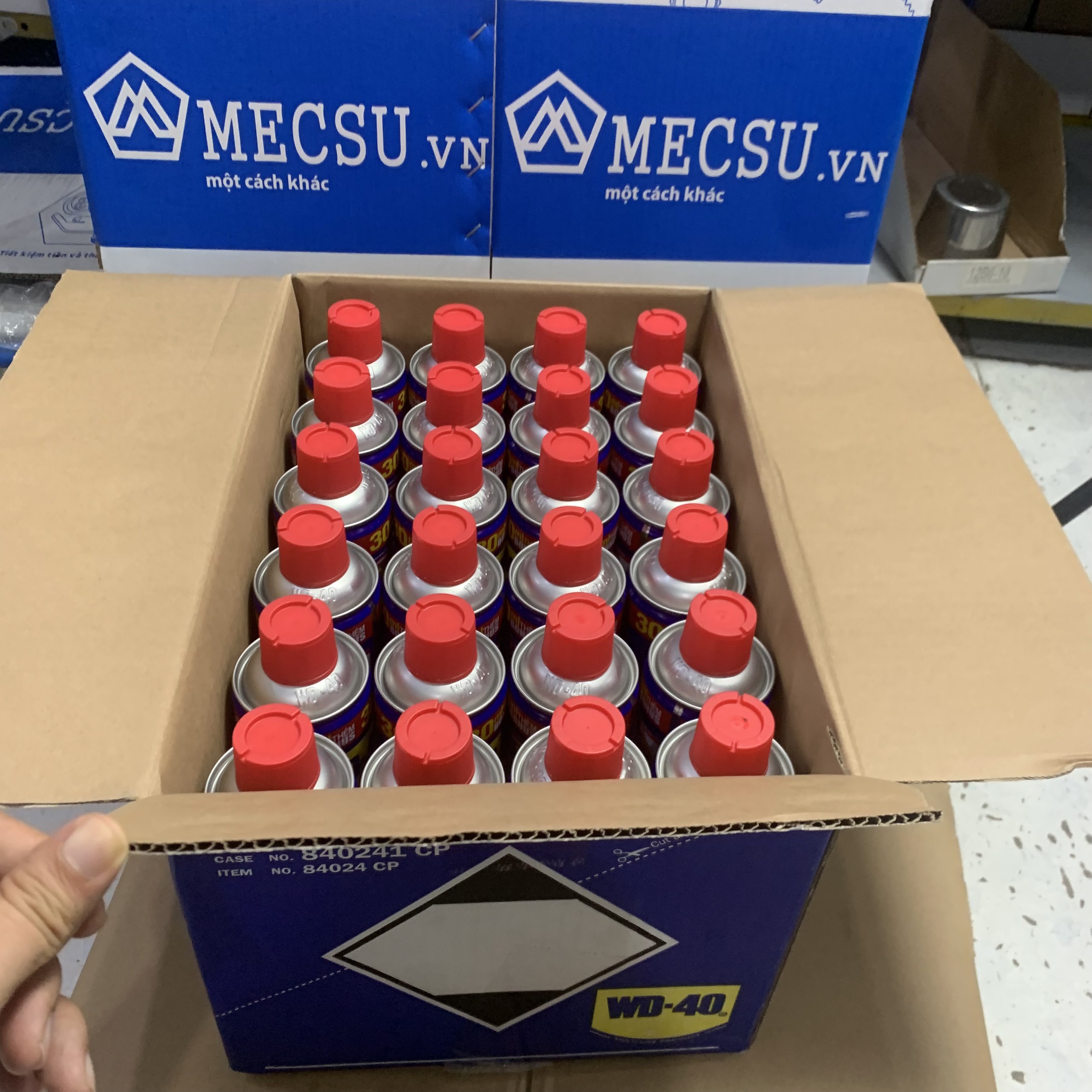 Alternative view of Thùng 24 Chai Xịt Đa Năng Bôi Trơn Chống Rỉ Sét WD 40 (412ml)