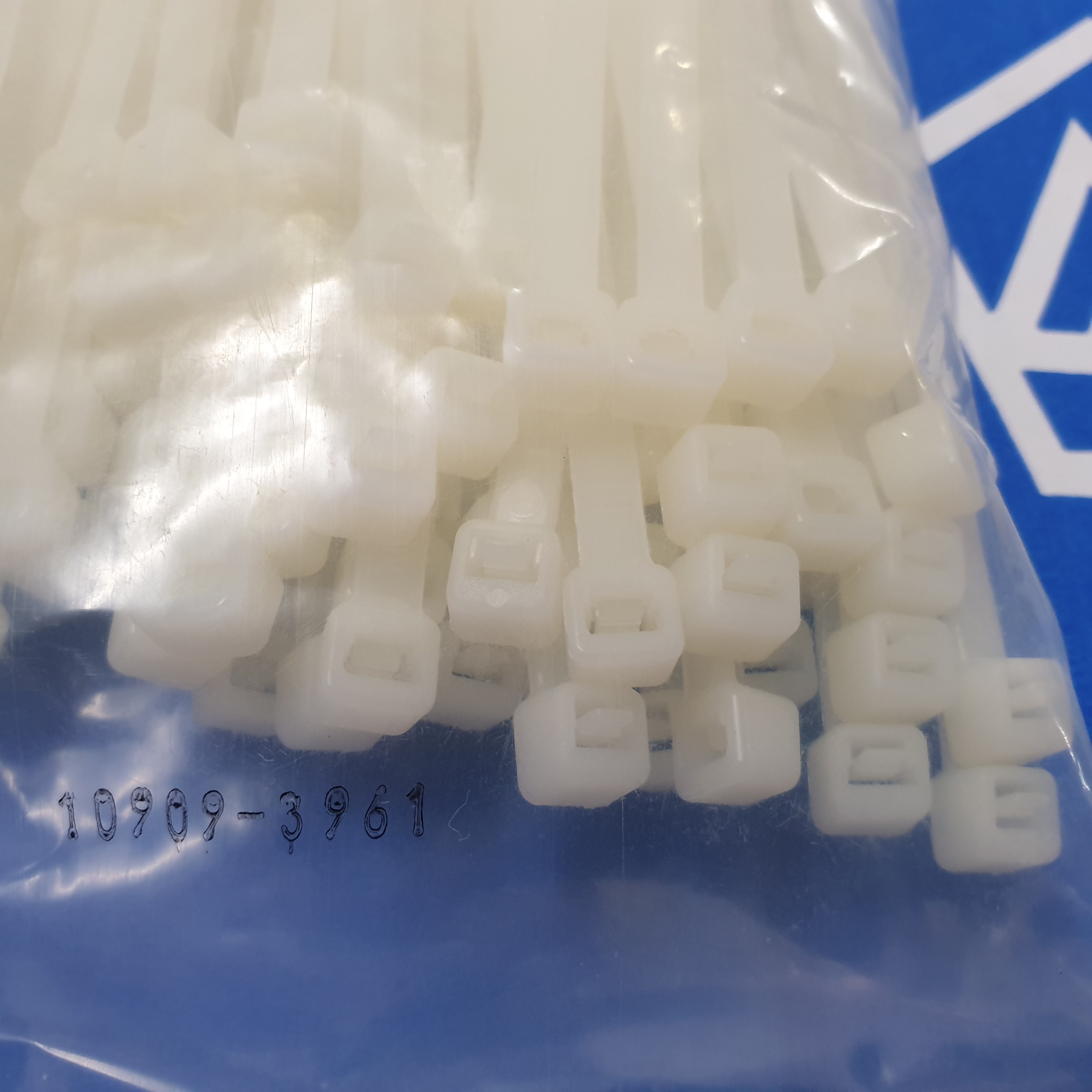 Dây Rút Nhựa Tháo Được Màu Trắng KST 200 x 4.8 mm KRPA-200S